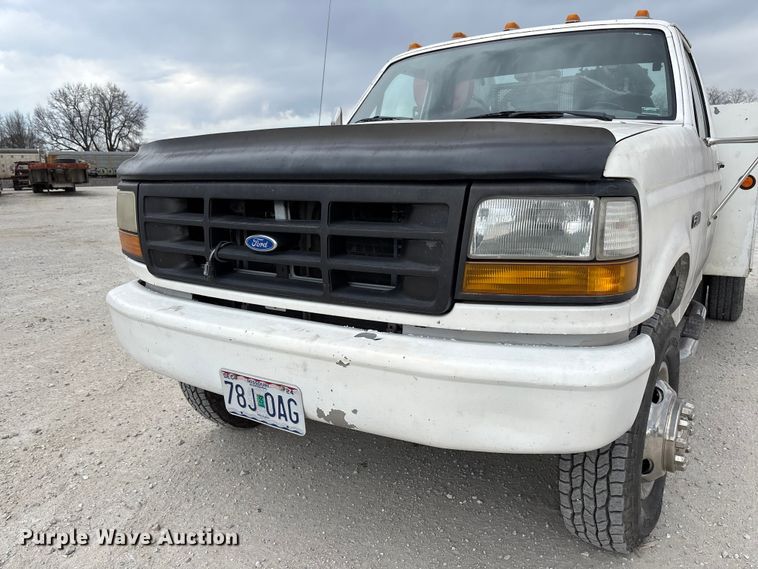 image for item FB3304 1992 Ford F450 Super Duty utility / service truck