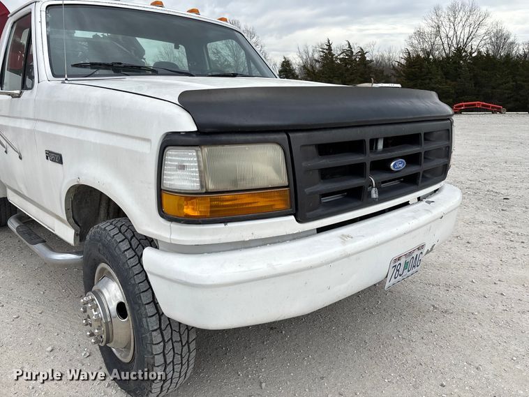 image for item FB3304 1992 Ford F450 Super Duty utility / service truck