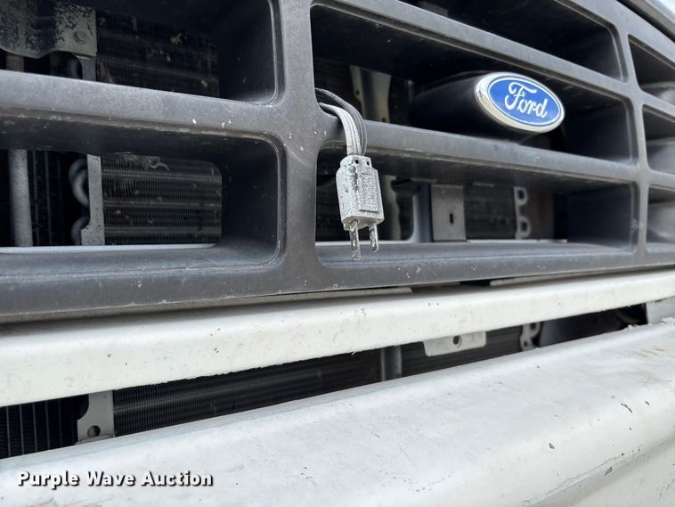 image for item FB3304 1992 Ford F450 Super Duty utility / service truck