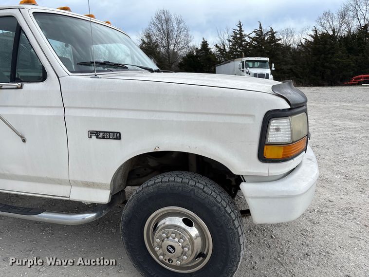 image for item FB3304 1992 Ford F450 Super Duty utility / service truck