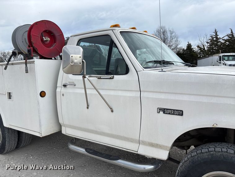 image for item FB3304 1992 Ford F450 Super Duty utility / service truck