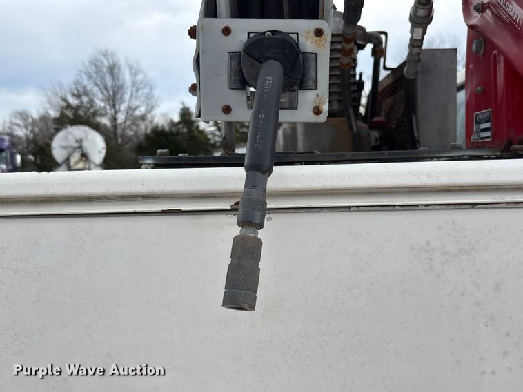 image for item FB3304 1992 Ford F450 Super Duty utility / service truck