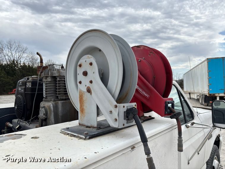 image for item FB3304 1992 Ford F450 Super Duty utility / service truck