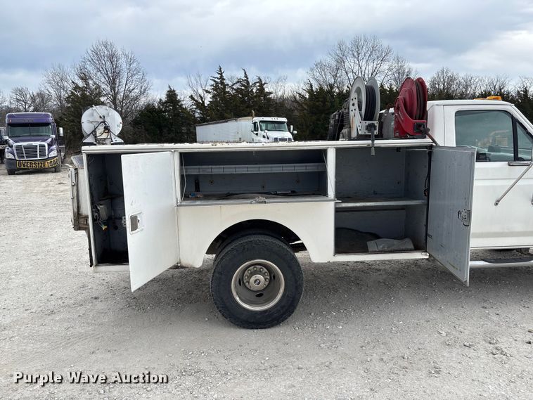 image for item FB3304 1992 Ford F450 Super Duty utility / service truck