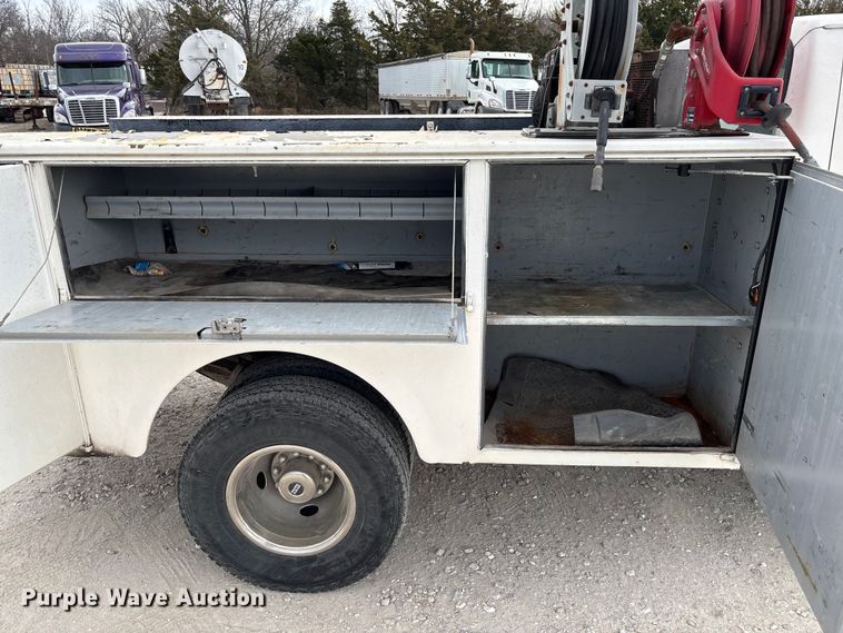 image for item FB3304 1992 Ford F450 Super Duty utility / service truck