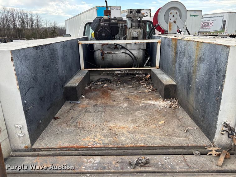 image for item FB3304 1992 Ford F450 Super Duty utility / service truck