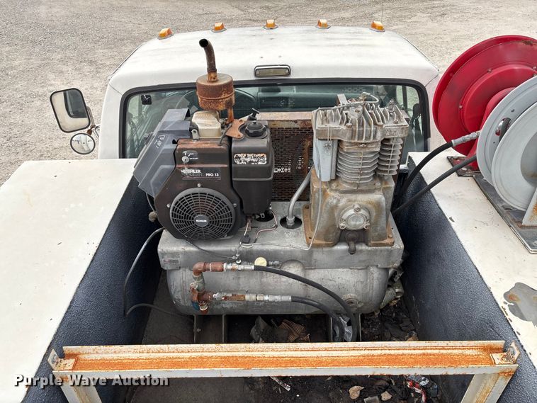 image for item FB3304 1992 Ford F450 Super Duty utility / service truck