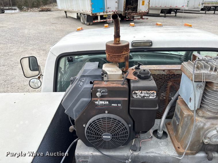 image for item FB3304 1992 Ford F450 Super Duty utility / service truck