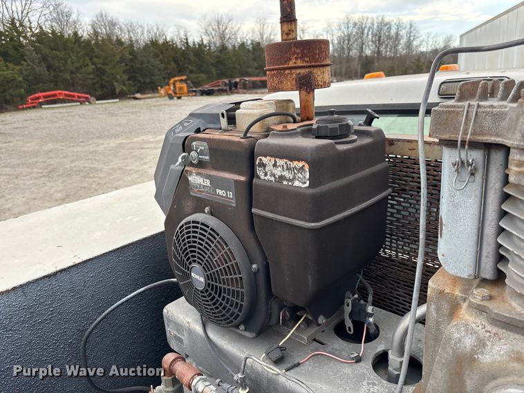 image for item FB3304 1992 Ford F450 Super Duty utility / service truck