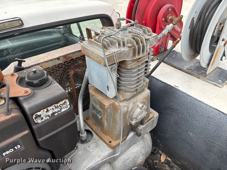 image for item FB3304 1992 Ford F450 Super Duty utility / service truck