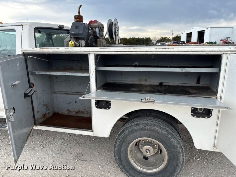 image for item FB3304 1992 Ford F450 Super Duty utility / service truck