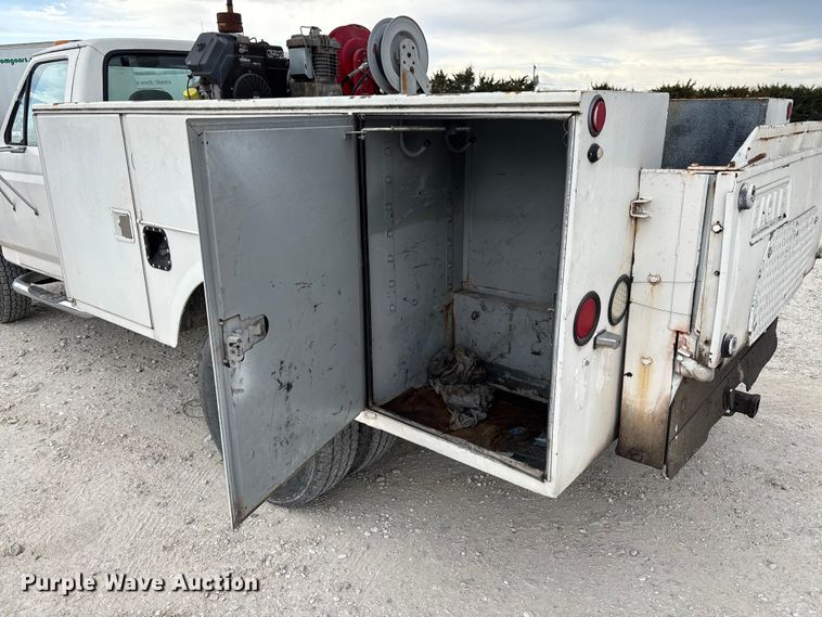 image for item FB3304 1992 Ford F450 Super Duty utility / service truck
