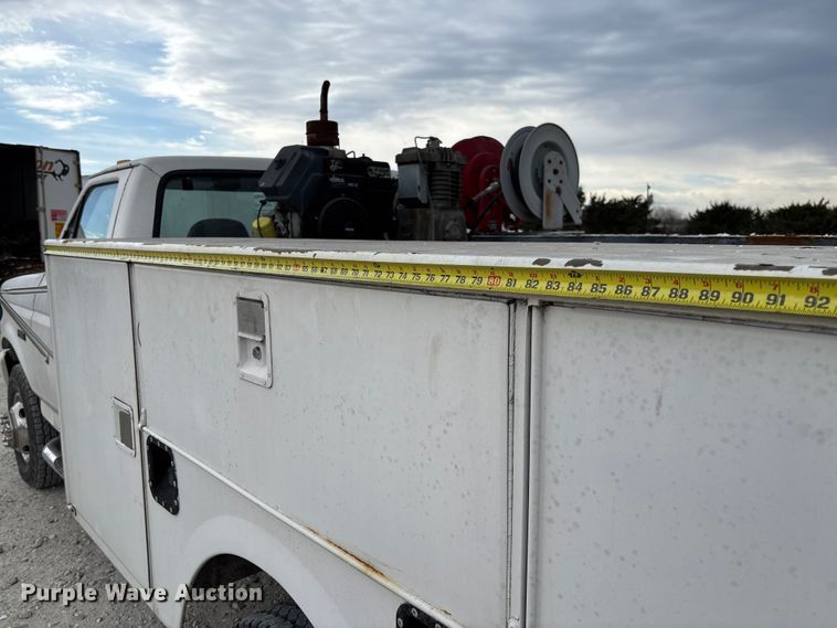 image for item FB3304 1992 Ford F450 Super Duty utility / service truck