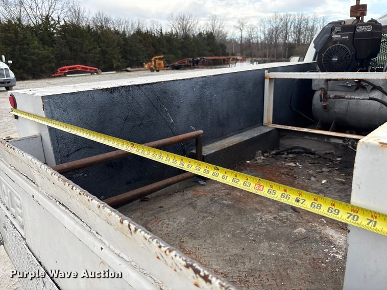 image for item FB3304 1992 Ford F450 Super Duty utility / service truck