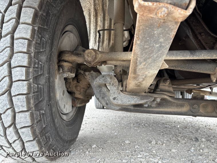 image for item FB3304 1992 Ford F450 Super Duty utility / service truck