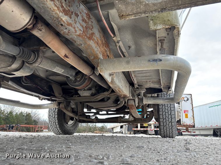 image for item FB3304 1992 Ford F450 Super Duty utility / service truck