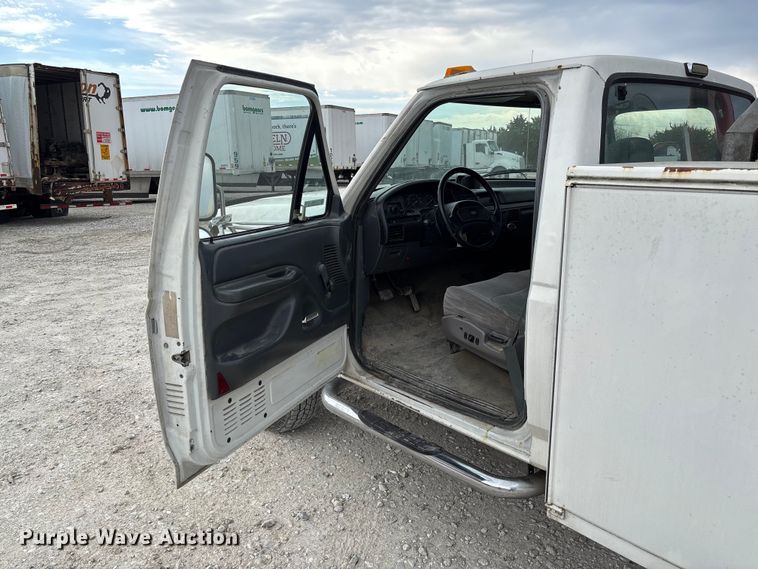 image for item FB3304 1992 Ford F450 Super Duty utility / service truck
