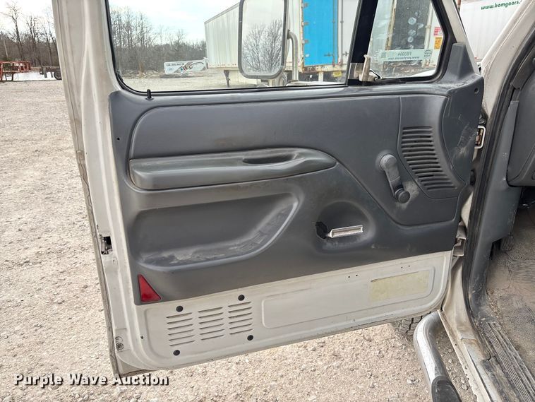 image for item FB3304 1992 Ford F450 Super Duty utility / service truck