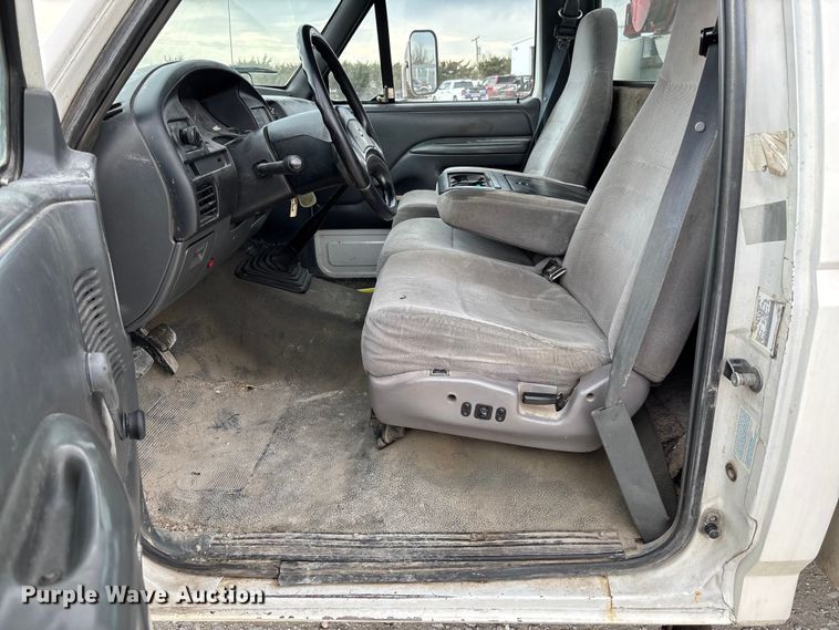 image for item FB3304 1992 Ford F450 Super Duty utility / service truck