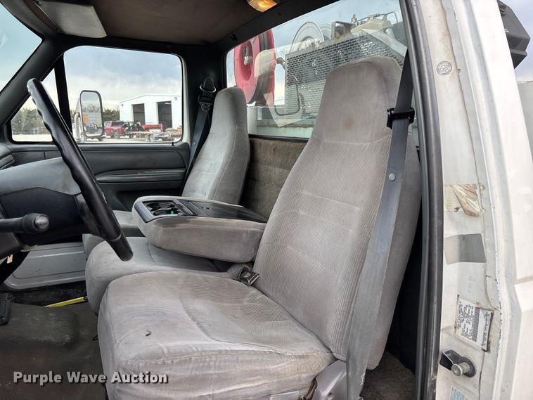 image for item FB3304 1992 Ford F450 Super Duty utility / service truck