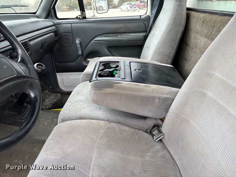 image for item FB3304 1992 Ford F450 Super Duty utility / service truck