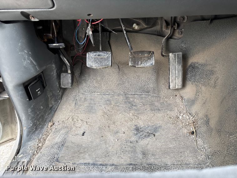 image for item FB3304 1992 Ford F450 Super Duty utility / service truck