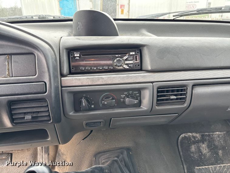 image for item FB3304 1992 Ford F450 Super Duty utility / service truck