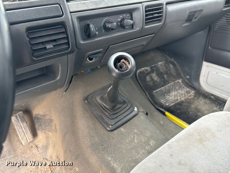 image for item FB3304 1992 Ford F450 Super Duty utility / service truck