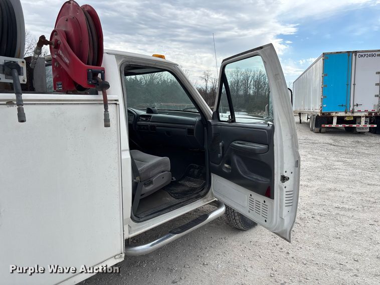 image for item FB3304 1992 Ford F450 Super Duty utility / service truck