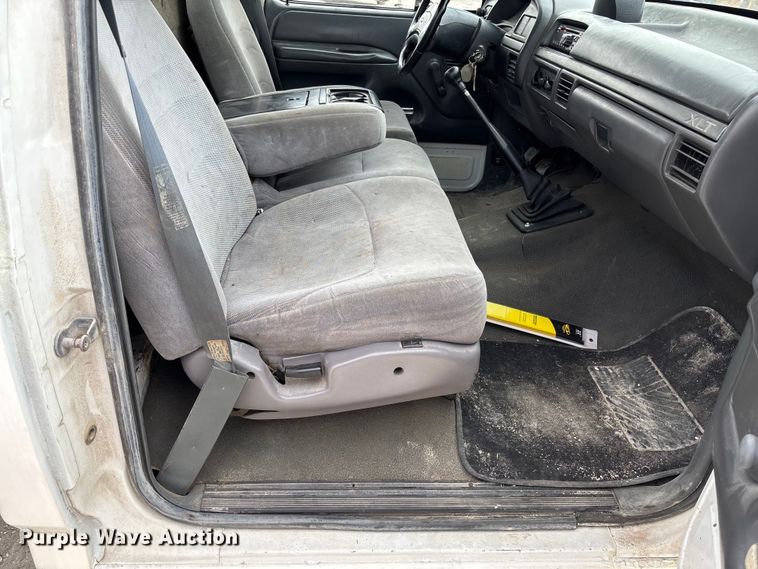 image for item FB3304 1992 Ford F450 Super Duty utility / service truck