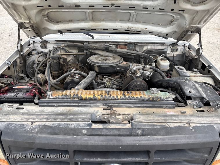 image for item FB3304 1992 Ford F450 Super Duty utility / service truck