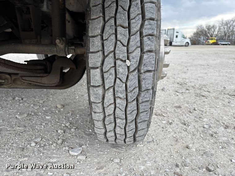 image for item FB3304 1992 Ford F450 Super Duty utility / service truck