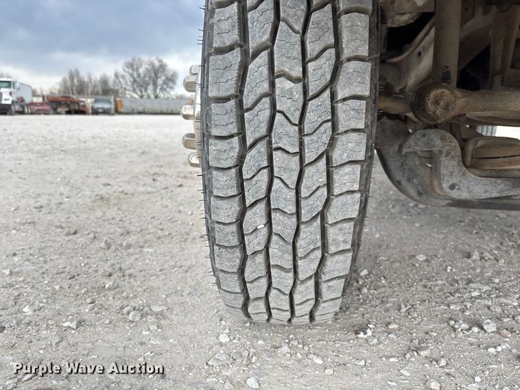 image for item FB3304 1992 Ford F450 Super Duty utility / service truck