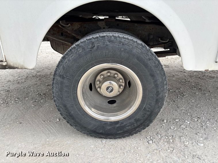 image for item FB3304 1992 Ford F450 Super Duty utility / service truck