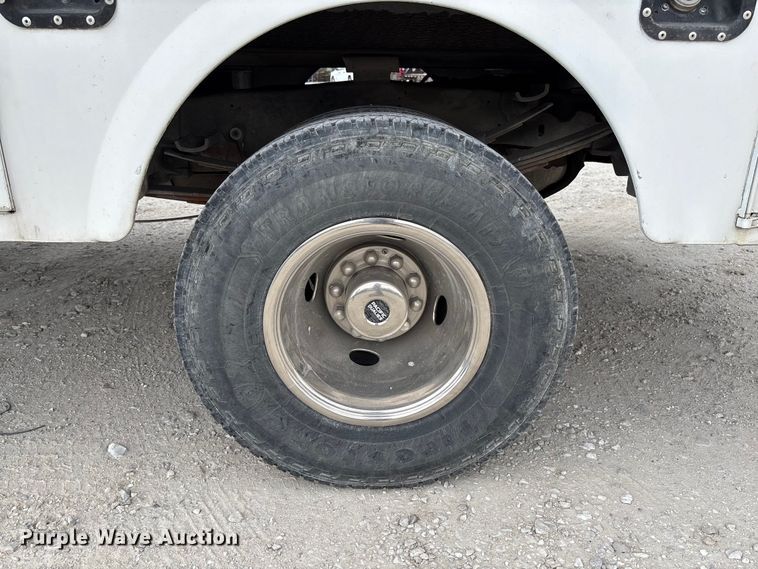 image for item FB3304 1992 Ford F450 Super Duty utility / service truck