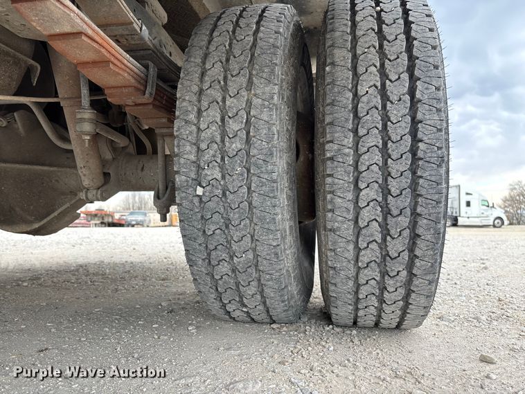 image for item FB3304 1992 Ford F450 Super Duty utility / service truck