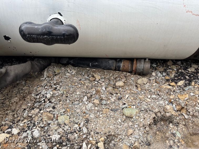 image for item FB3312 (2) tanks