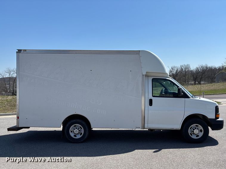image for item FB3336 2015 Chevrolet Express G3500 box truck