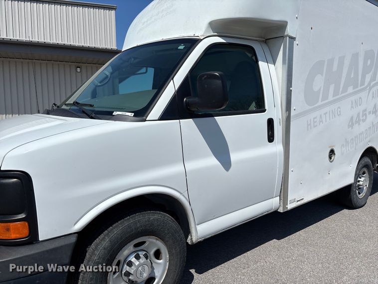 image for item FB3336 2015 Chevrolet Express G3500 box truck