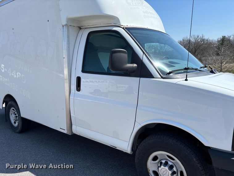 image for item FB3336 2015 Chevrolet Express G3500 box truck