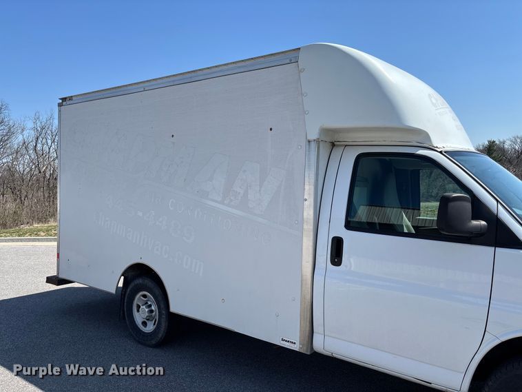 image for item FB3336 2015 Chevrolet Express G3500 box truck