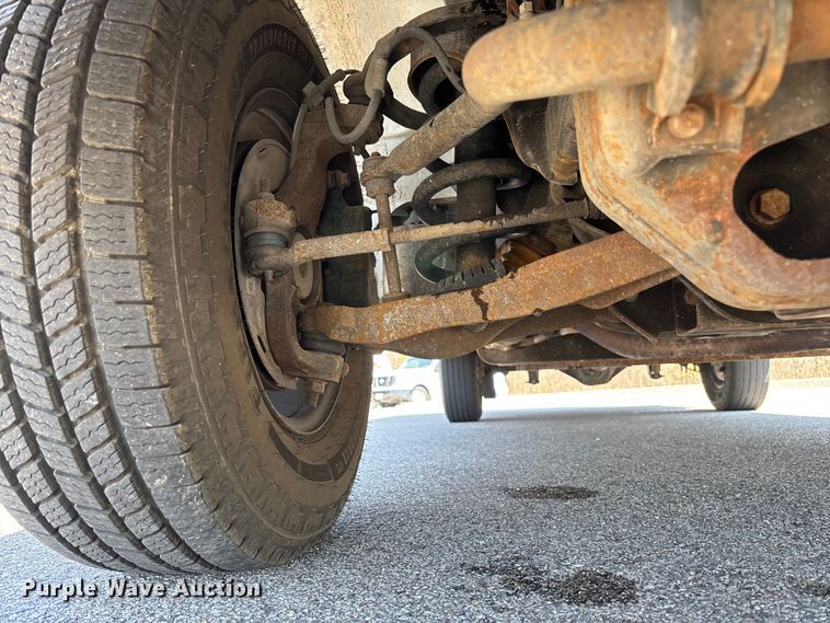 image for item FB3336 2015 Chevrolet Express G3500 box truck