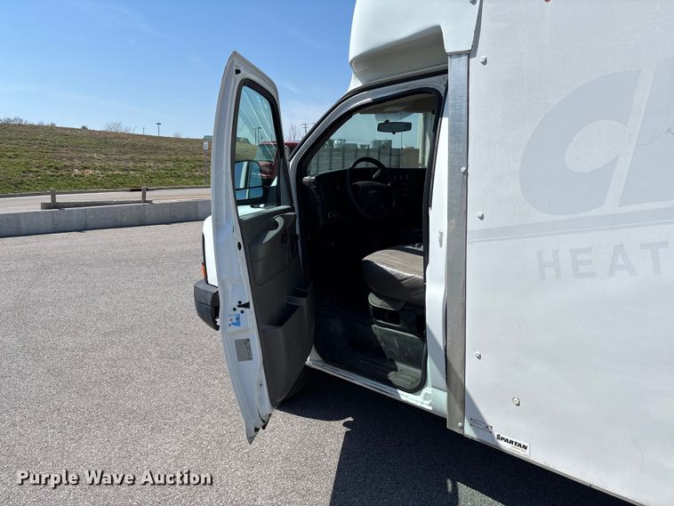 image for item FB3336 2015 Chevrolet Express G3500 box truck