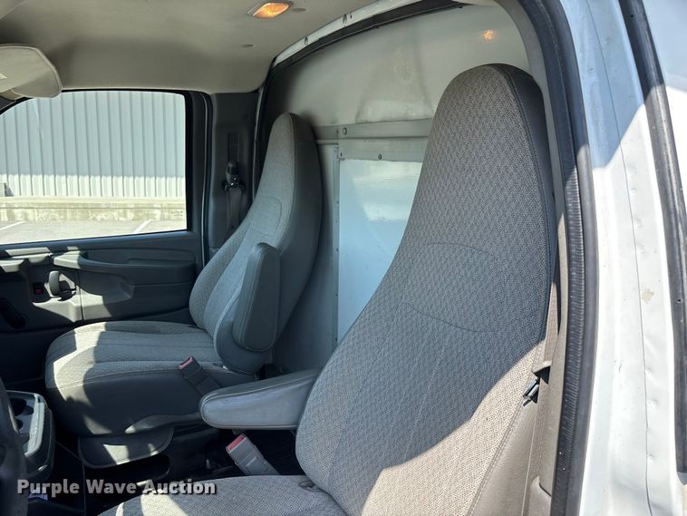 image for item FB3336 2015 Chevrolet Express G3500 box truck