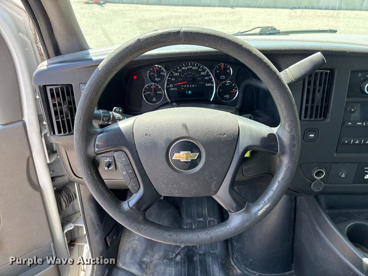 image for item FB3336 2015 Chevrolet Express G3500 box truck