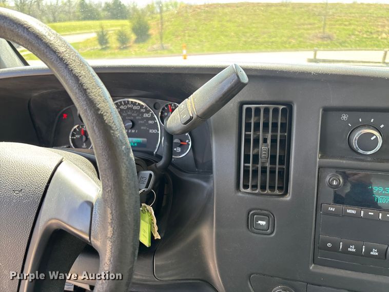 image for item FB3336 2015 Chevrolet Express G3500 box truck