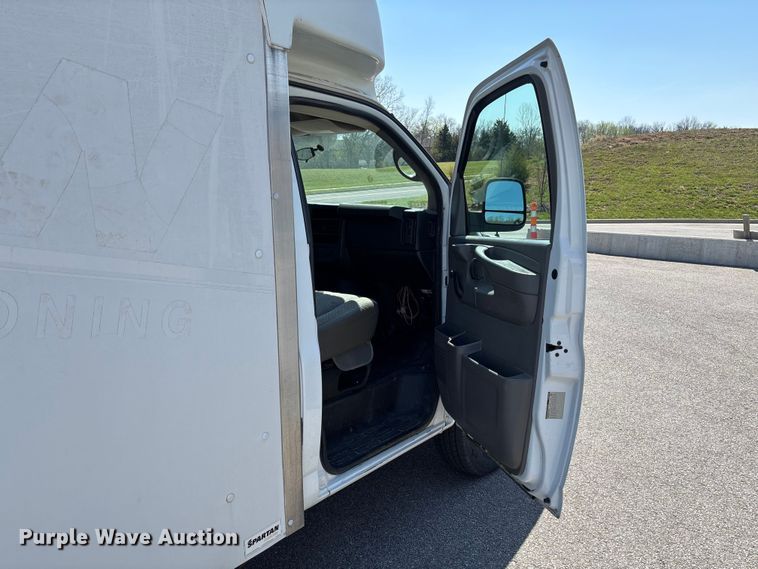 image for item FB3336 2015 Chevrolet Express G3500 box truck