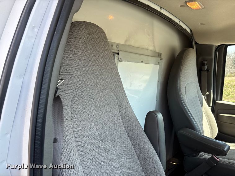 image for item FB3336 2015 Chevrolet Express G3500 box truck