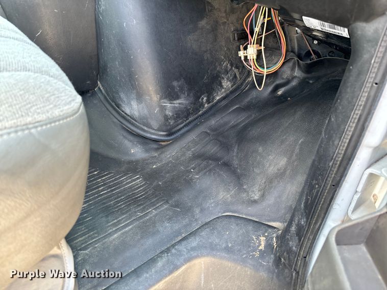 image for item FB3336 2015 Chevrolet Express G3500 box truck