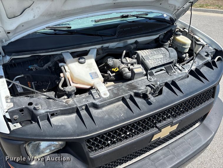 image for item FB3336 2015 Chevrolet Express G3500 box truck